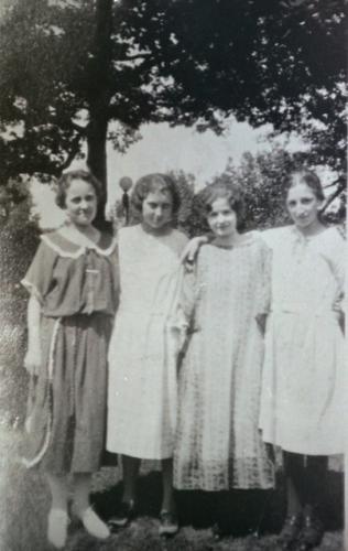 Anna, Henrietta, Mary, neighbor, Edna Conrad at a picnic at Fox Park, LaPorte, IN around 1915