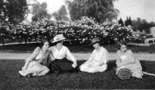Lydia Brauer, unknown, Josephine Brauer, Matilda Brauer - sisters of Anna Brauer  