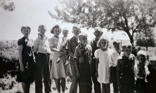 Marie, Oscar,  Doris, Gene, Lowell, Cliff, Marylin, Arden, Donald, Lee, Ray and Grandpa John Waag